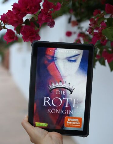 Die rote Königin, Victoria Aveyard - Buchrezension